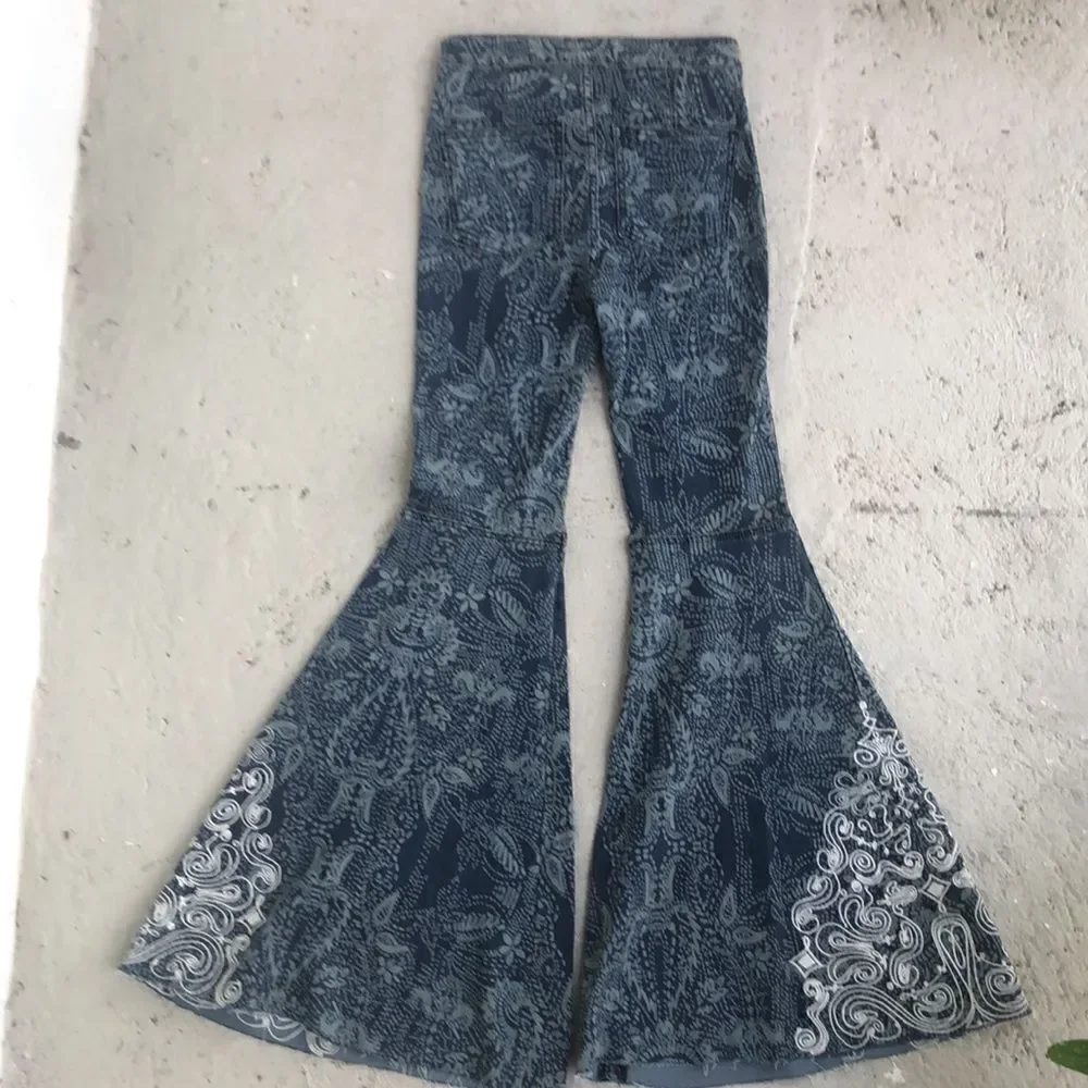 Free  People  Bell  Bottom’s jeans
